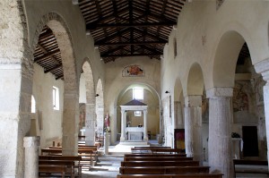 L'interno della chiesa L'interno della chiesa
